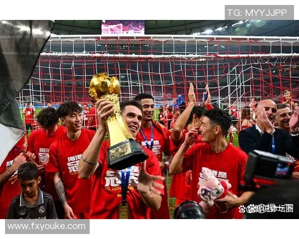 吾米提江精彩抢断助力球队逆转上海海港展现卓越防守能力与比赛智慧 吾米提江精彩抢断助力球队逆转上海海港展现卓越防守能力与比赛智慧