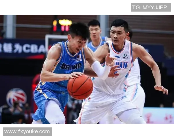 张琳芃精彩抢断助力球队逆转局势展现出色防守能力