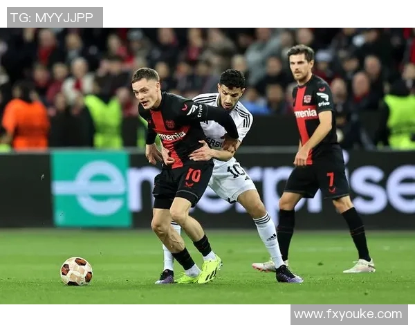 希克在勒沃库森的精彩表现助球队逆转获胜引发球迷热议 希克在勒沃库森的精彩表现助球队逆转获胜引发球迷热议