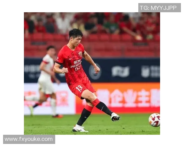 巴尔加斯精彩远射破门助球队逆转胜利展现超凡技艺