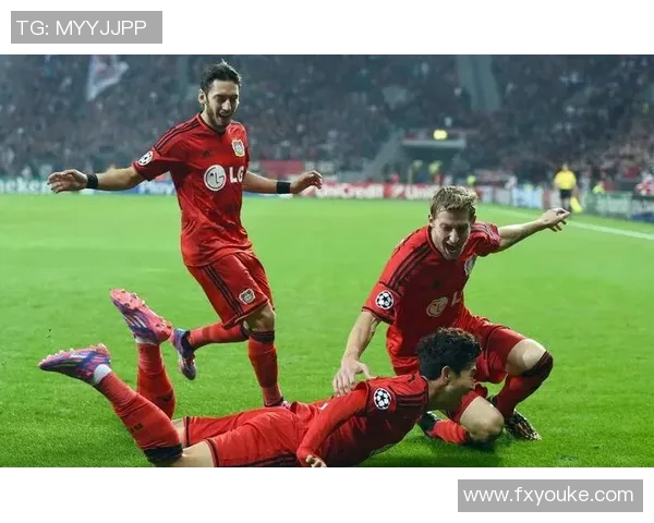 德甲豪强角逐：榜首争霸浴火重生