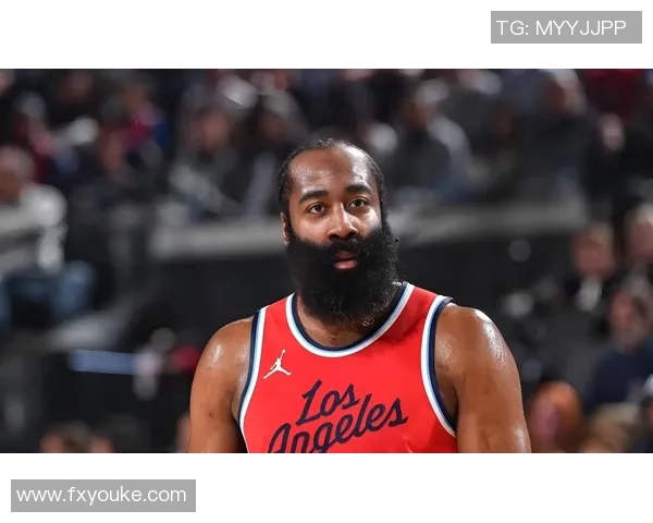 勇士与雷霆的激烈交锋!詹姆斯·哈登狂砍40分带领球队逆转取胜 勇士与雷霆的激烈交锋!詹姆斯·哈登狂砍40分带领球队逆转取胜